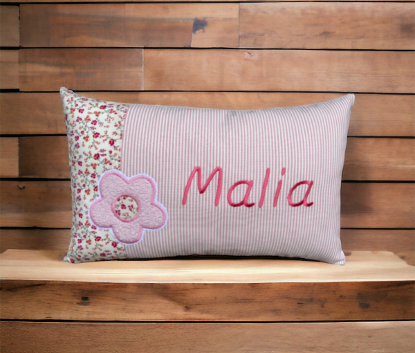 Namenskissen Modell Malia 25 x 40 cm - personalisierbar